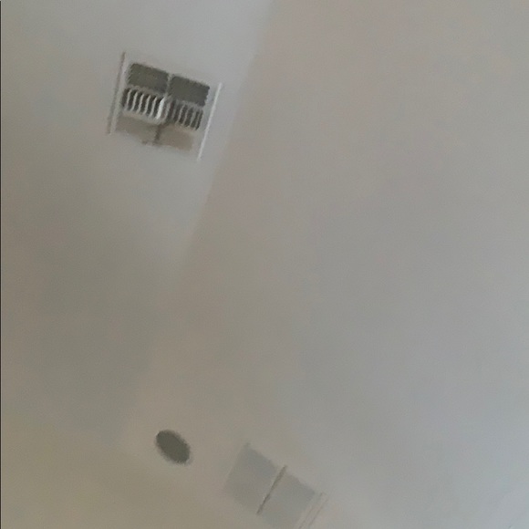 Air - Picture 1 of 1